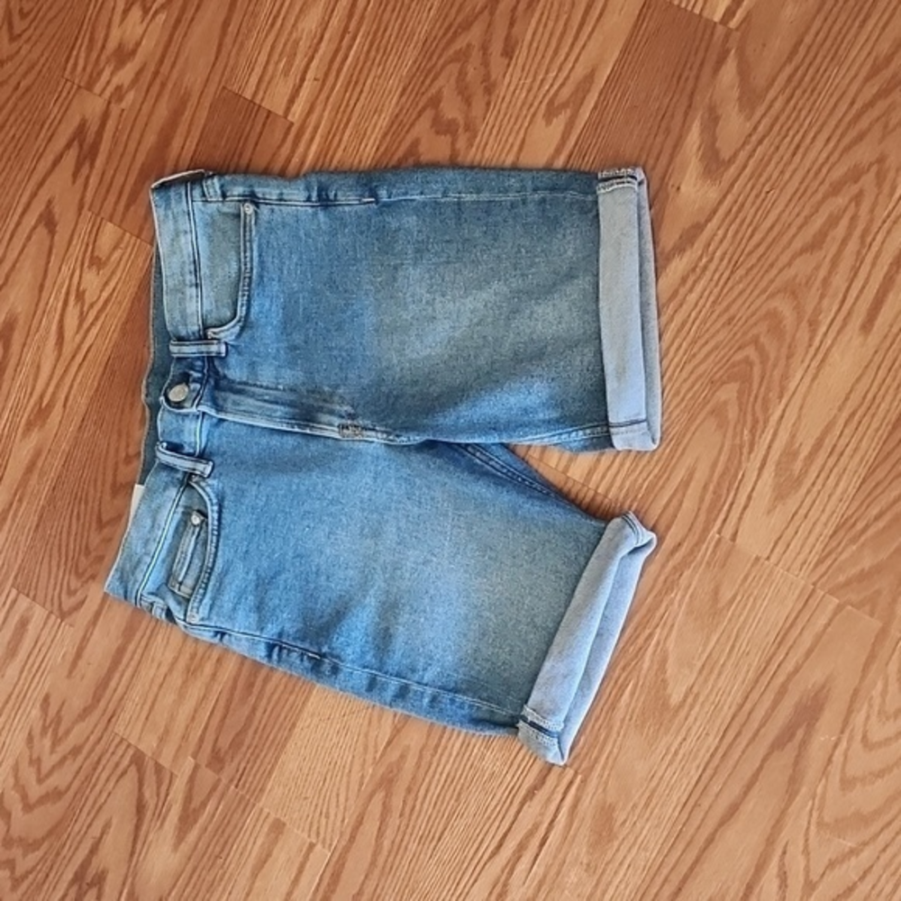 Jean shorts size 28‎